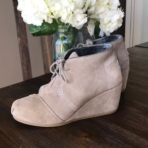 Tom’s dessert wedge size 6 women’s